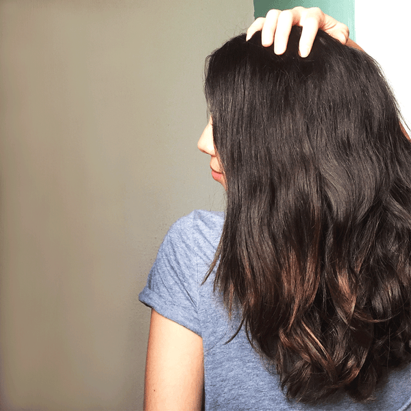 5 Hábitos para cuidar el cabello de las puntas abiertas.