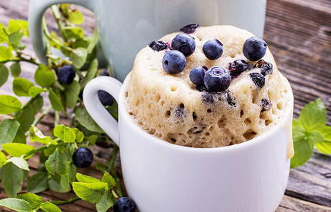 Receta para hacer un muffin de moras en una taza en minutos